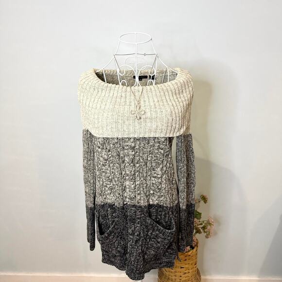 Cute vintage y2k grey/black gradient off the shoulder chunky sweater - Picture 6 of 7